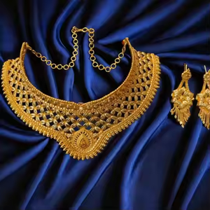 Hot Deal 2025 Conjunto de pendientes de collar con chapado en oro de 22K Conjunto de pendientes de collar de estilo moderno a la venta por exportadores - Product Image 1