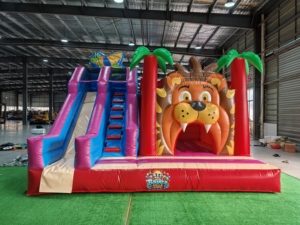 Château gonflable Lion grande capacité avec toboggan - Structure de saut immersive sur le thème de la jungle pour anniversaires et événements communautaires - Product Image 1