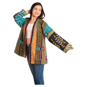 Veste Kantha indienne en coton faite à la main pour femmes Manteau court réversible vintage matelassé à fleurs Long pour tout l'hiver printemps automne - Product Image 3