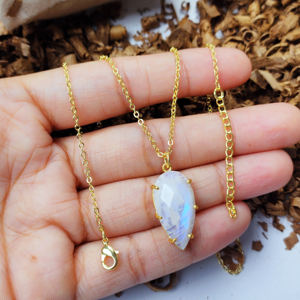 มูนสโตนสีรุ้งธรรมชาติขนาด25X12มม. รูปทรงหยดน้ำสีทอง Vermeil 925สร้อยคอเงินแท้925สร้อยคอเงิน - Product Image 2