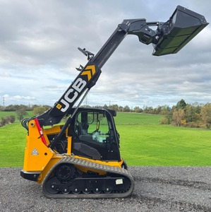Cargadora Telescópica de Orugas JCB 3TS-8T con Motor Diésel TCM de 74HP, Cucharón de 0.43m, Caja de Cambios y Bomba - Product Image 1