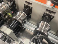 Machine de fabrication de profilés de volets roulants en acier, machine de formage de rouleaux de porte de volet
