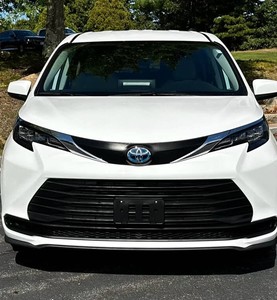 Toyota S i e n n a LE 8-Passenger FWD 2024 d'occasion - Product Image 1