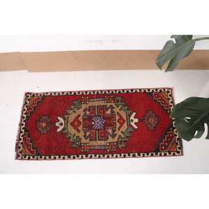 Alfombra Turca Pequeña de 1.5x3.3 pies (45x100 cm), Alfombra Vintage Roja con Diseño de Puntos - Product Image 3