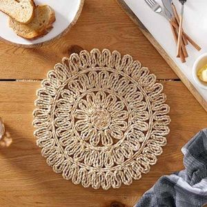Posavasos de ratán con patrón intrincado, Ideal para crear ajustes de mesa llamativos para eventos formales y experiencias gastronómicas informales - Product Image 1