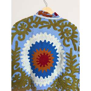 Veste Suzani brodée à la main double couche pour femme, motif floral, en cuir, style universitaire léger pour le printemps et l'automne, courte - Product Image 5