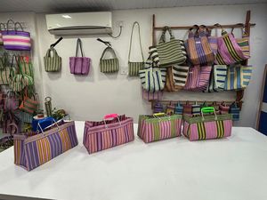 กระเป๋าช้อปปิ้งลายทางทำจากไนลอนรีไซเคิลทำมือกระเป๋าซิปพลาสติกแฟชั่นแบบใช้ซ้ำได้เป็นมิตรกับสิ่งแวดล้อม - Product Image 2