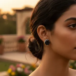 Boucles d'oreilles clous tendance pour femme en argent avec pierre précieuse foncée taille poire, bijoux en or 18 carats, cadeau, options or blanc et or jaune - Product Image 1