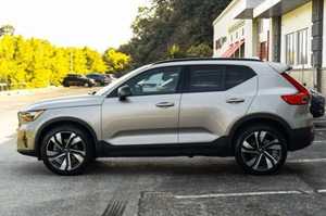 Excelente XC40 B5 Ultimate 2023 Usado, Volante a la Izquierda, Rines de Aleación R18 Oscuros, Tracción en las Cuatro Ruedas, Asientos de Cuero, Sistema de Navegación, Arranque Remoto - Product Image 2
