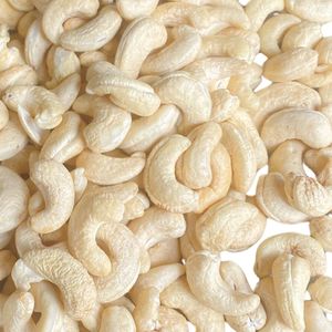 Fournisseur de confiance du Vietnam Santigo Factory Vietnam W240 W320 10 Kg Emballage en étain Fruits secs Noix de cajou Exportés vers l'UE, Moyen-Orient - Product Image 1