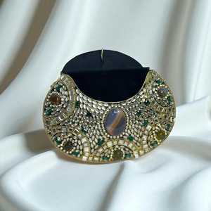 กระเป๋าคลัทช์เมทัลลิกสุดหรูสำหรับผู้หญิง เหมาะสำหรับงานปาร์ตี้ยามเย็น ดีไซน์โดดเด่นพร้อมสายสะพายโซ่สุดอินเทรนด์ - Product Image 6