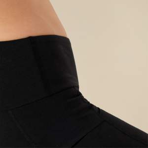 Pantalones cortos deportivos de bambú ecológicos para hombre, transpirables, que absorben la humedad, perfectos para deportes y fitness - Product Image 5