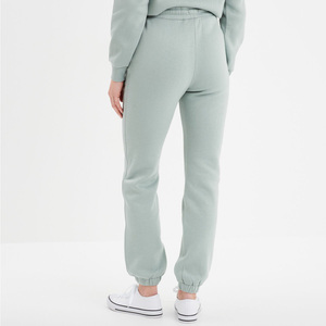 Jogging ou pantalon de survêtement pour femme de qualité supérieure pour le salon de fitness et les activités de plein air avec un toucher et un style doux - Product Image 2