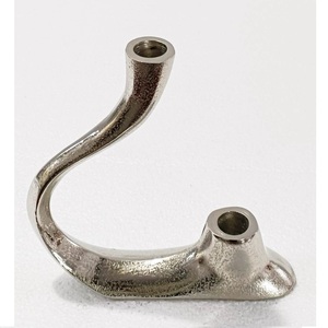 Un palo de cámara de plata de ley con forma circular con un candelabro central de borde elevado y mango de bucle - Product Image 5
