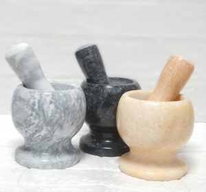 Mortai e pestello in pietra naturale con pressa per aglio in silicone e pelapatate per schiacciare, macinare e tritare - Product Image 1