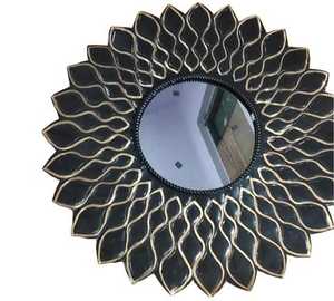 Miroir mural de style moderne Cadeau de mariage pour la maison Salon Hôtel Couloir Miroir mural en métal durable à usage décoratif - Product Image 1