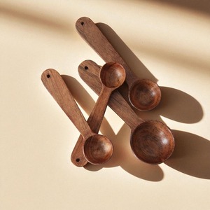 Cuchara de Madera Tallada con Logotipo Personalizado, Utensilio de Cocina de Madera Natural, Cuchara Sólida de Madera de Acacia para Cocinar - Product Image 1