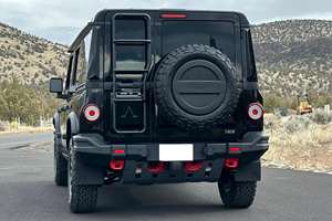 รถยนต์อเนกประสงค์ INEOS AWD ปี 2024 เบาะหนัง ล้อแม็ก R18 ไมล์น้อย เกียร์อัตโนมัติ พวงมาลัยซ้าย สีเข้ม สภาพดี - Product Image 3