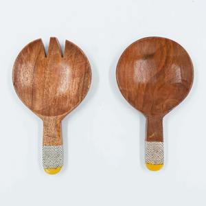 Cuchara de madera hecha a mano ecológica Diseño único Forma elegante y duradera para uso en la cocina u ocasiones de fiesta - Product Image 4
