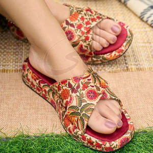 Sandales modernes pour femmes en velours imprimé floral beige rouge antidérapantes de haute qualité - Confortables pour toutes les saisons, design tendance - Product Image 2
