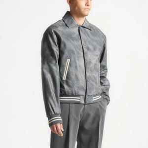 Blouson aviateur universitaire en toile à motif brodé pour hommes manteau coupe-vent boutonné léger et décontracté en polyester pour l'hiver - Product Image 4