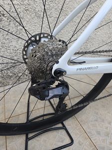 Pinarello F7 ULTEGRA Di2 de qualité 2024 - Product Image 2