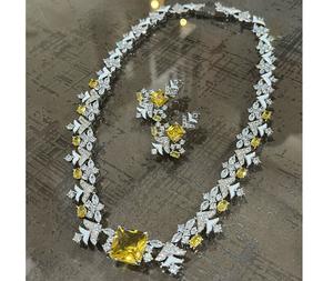 Impresionante Juego de Collar con Piedras de Circonita Cúbica con Acabado Plateado de Primera Calidad con Aretes para Bodas, Colección para Mujer - Product Image 2