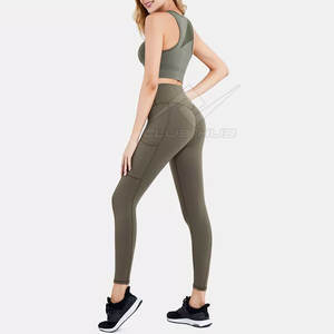 Conjunto de Yoga para Mujer, Cómodo, Hecho en Pakistán, Diseño Sólido con Logotipo Frontal, Venta en Línea a Precio Económico - Product Image 5