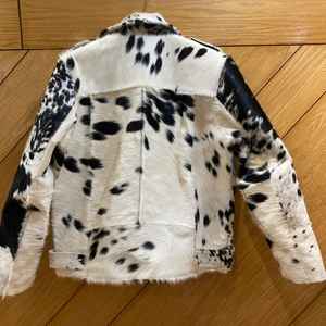 แจ็คเก็ตหนังวัวแท้ รุ่นใหม่ ปี 2026 ตกแต่งโลโก้ตามสั่ง สำหรับผู้ชายและผู้หญิง กันน้ำ ทำจากหนังวัวแท้ - Product Image 6