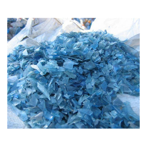 Approvisionnement en gros de granulés de bouteilles d'eau en PC bleues, matière recyclée de qualité supérieure, prêts à l'exportation, emballage inclus. - Product Image 1