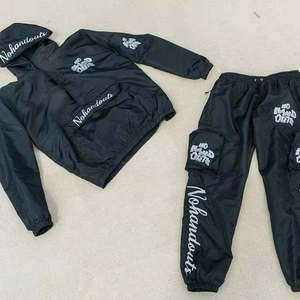 Conjunto de chándal cortavientos de 2 piezas con gráfico impreso personalizado, pantalones de chándal acampanados holgados y Sudadera con capucha - Product Image 1