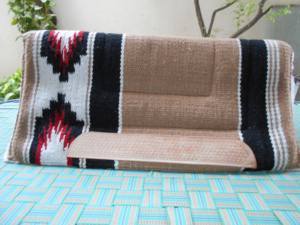 Tapis de selle en laine + polyester de haute qualité Design Western Navajo avec feutre + fourrure en dessous pour cheval-Couleur et logo personnalisés - Product Image 4