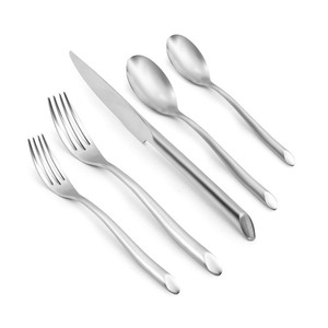 Increíble Venta de calidad asegurada para uso en hoteles y restaurantes, diseño personalizado, 2 cucharas, 2 tenedores y cuchillos, juego de cubiertos de acero inoxidable - Product Image 1