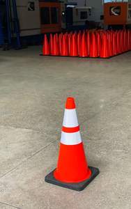 Meilleur cône de route en PVC réfléchissant 300mm-900mm avertissement de trafic d'urgence caoutchouc et matière plastique durables - Product Image 5