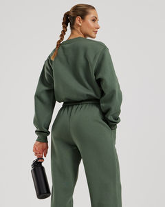 Sudadera con capucha de gimnasio para mujer con logotipo personalizado OEM, sudadera recortada de salvia con cuello redondo, hombros caídos, puños acanalados, dobladillo, patrón sólido en la parte delantera - Product Image 4