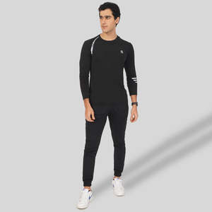 T-shirt de gymnastique à manches longues Triple Volt en noir - Product Image 4