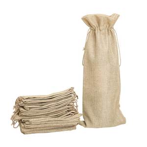 Vente en gros de sacs à cordon en toile de jute avec logo personnalisé Emballage de cadeau de fête de mariage en jute uni pour le vin en stock - Product Image 2