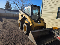 Chargeuse compacte sur pneus CAT 236D, moteur DIT (turbo) 74 ch, faible nombre d'heures (722), poids opérationnel de 6559 lb