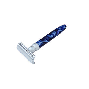 Maquinilla de afeitar de seguridad de acero inoxidable desechable de nueva colección disponible a un precio razonable - Product Image 1