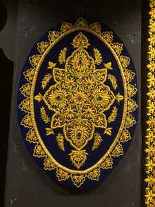 Tapiz de Pared con Joyas Zari, Tela con Bordado Zardozi Dorado, Arte Decorativo Tradicional Hecho a Mano en India - Product Image 6