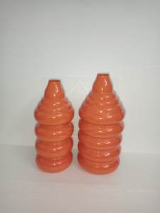 Vase décoratif en métal et fer avec motifs floraux en relief pour des arrangements sophistiqués et artistiques dans la décoration intérieure - Product Image 6