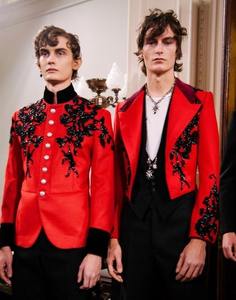 Abrigo de Piel Sintética con Lentejuelas y Bordado Hecho a Mano, Ecológico y de Lujo para Mujer, de OUDINA, para Invierno, Personalizable, de Alta Calidad - Product Image 6