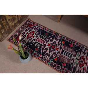 Alfombra Turca Vintage, Alfombra de Pasillo de 2.2x10.8 pies, Alfombra de Lana con Estampado Animal en Tonos Púrpura y Azul - Product Image 5