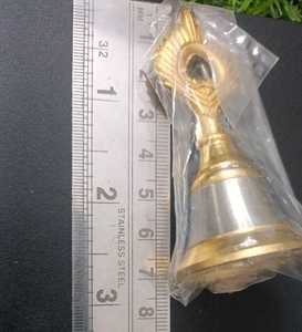 Campana de mano de latón puro para el templo Puja Diseño tradicional de Krishna Mor Pankh Campana dorada grabada a mano con sonido nítido para la adoración - Product Image 5