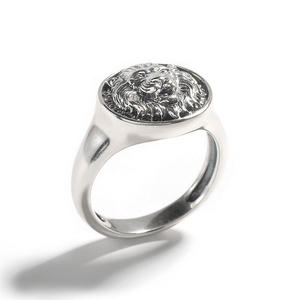 แหวนผู้ชายเงินแท้ชุบทอง 18K ลายสิงโตราชาแห่งสัตว์ร้าย Jeulia - Product Image 3