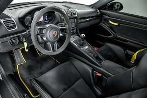 Assez utilisé 2016 P O R s c h E Cayman GT4 - Product Image 2
