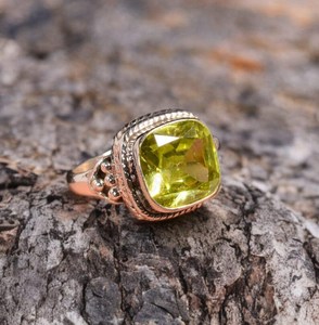 Bague en péridot, pierre précieuse, argent sterling 925, rhodié, faite à la main, bijoux de luxe, pierre de naissance de février, cadeau élégant pour femme, design bohème - Product Image 2