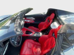 Chevrolet Corvette Stingray 2LT Convertible RWD 2021 Económico con Volante a la Izquierda/Derecha - Product Image 2