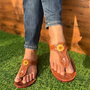 Tongs de style occidental en cuir de vachette véritable faites à la main pour femmes, chaussures de tournesol à talons hauts et à bout ouvert pour une utilisation extérieure décontractée - Product Image 1