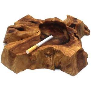 Cenicero de madera de acabado liso con ranura circular Ideal para la colocación de cigarrillos y un uso cómodo en interiores - Product Image 1